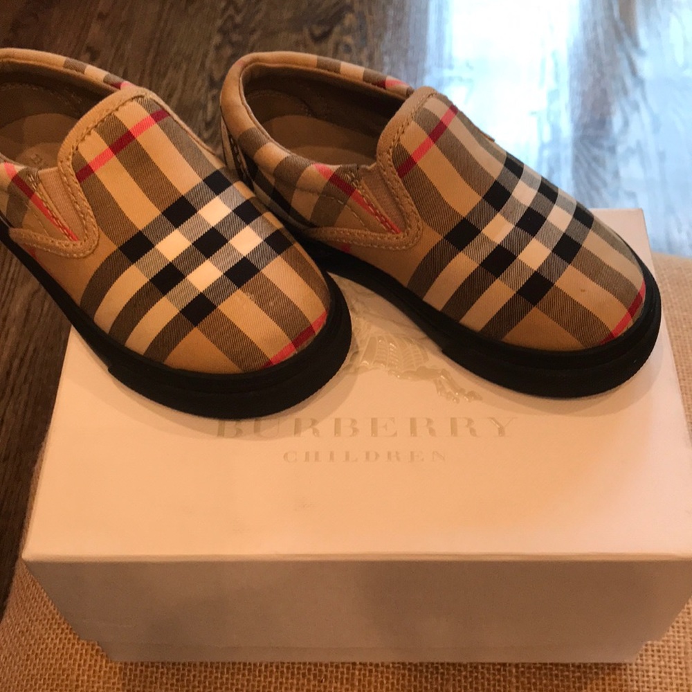 Boy’s Burberry sneakers